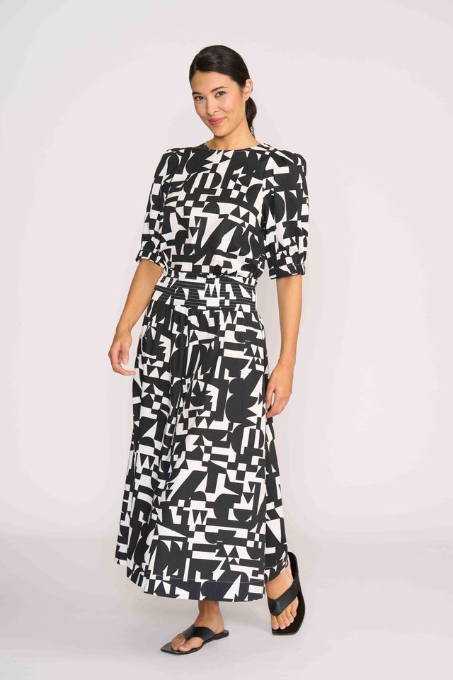 TOP SWING VOLUME SLEEVE Abstract