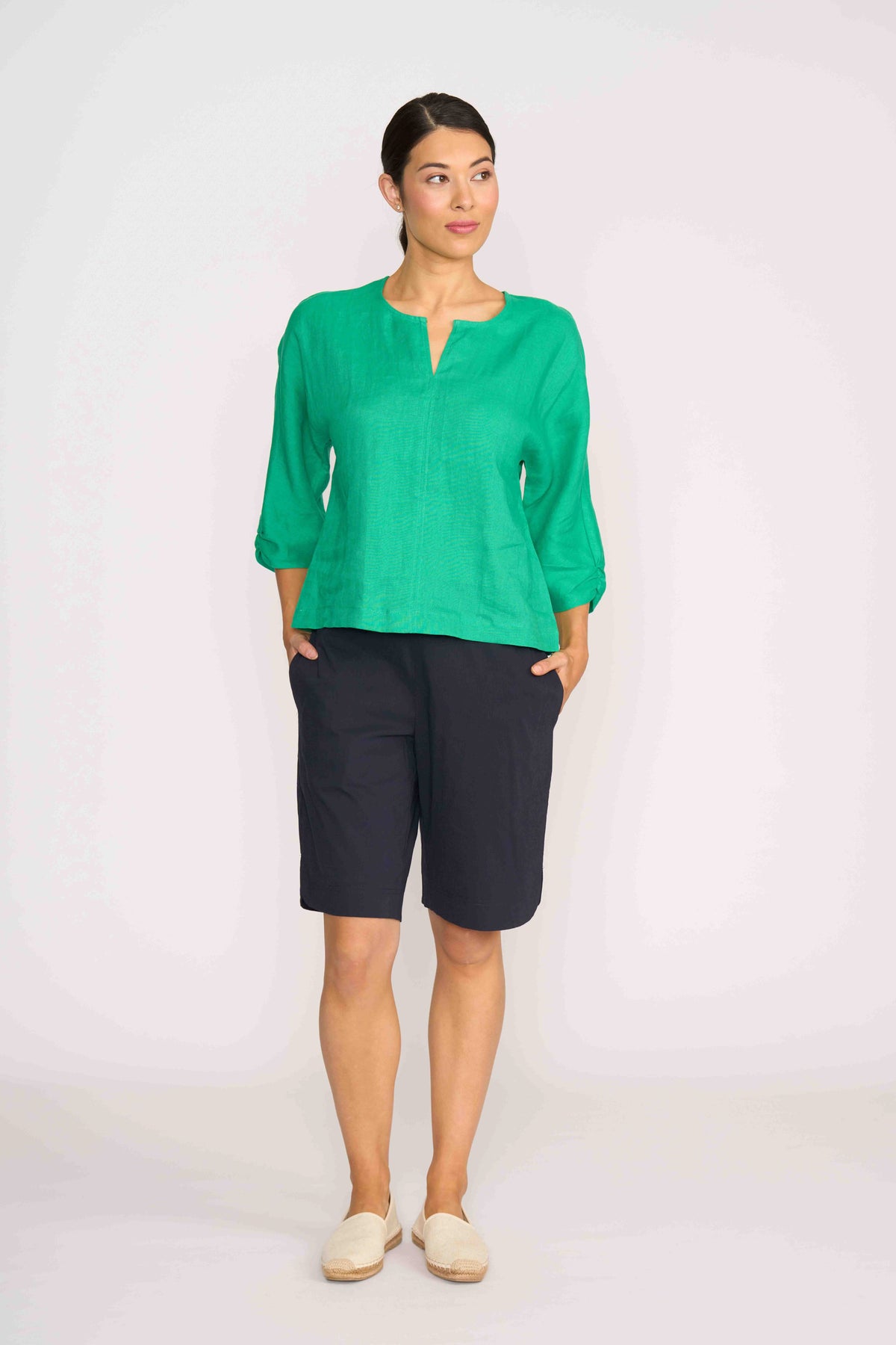 SCOOP HEM SHORTS True Navy