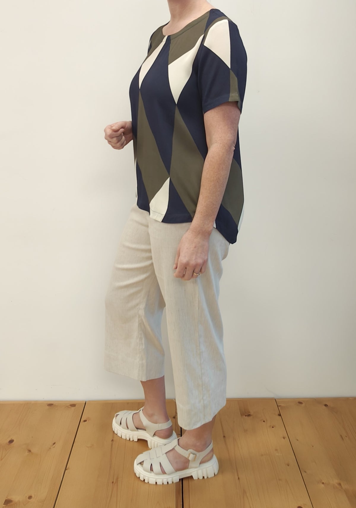 PLEAT BACK & CONTRAST TOP Geo