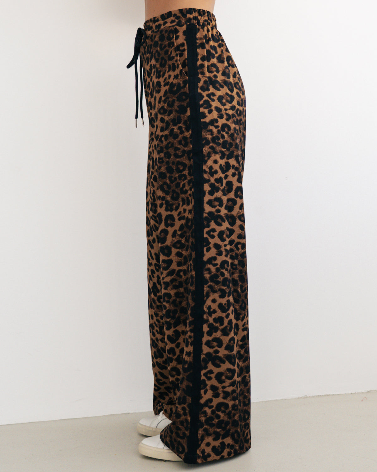 Bold Animal Print Pant