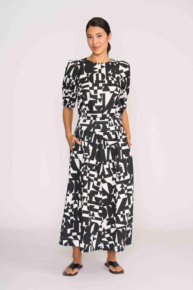 TOP SWING VOLUME SLEEVE Abstract