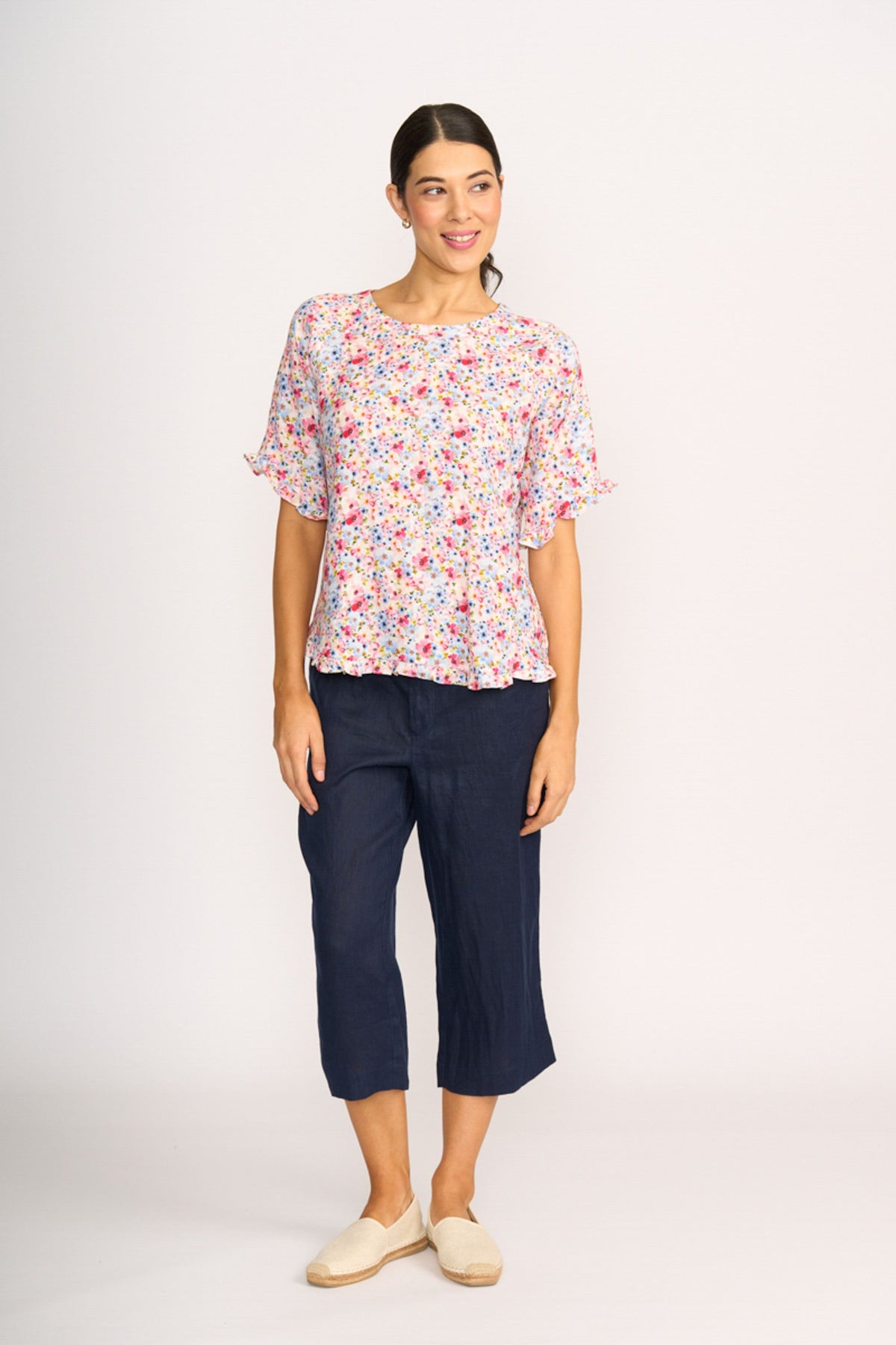 RUFFLES & SCOOP HEM TOP Romantic Blooms