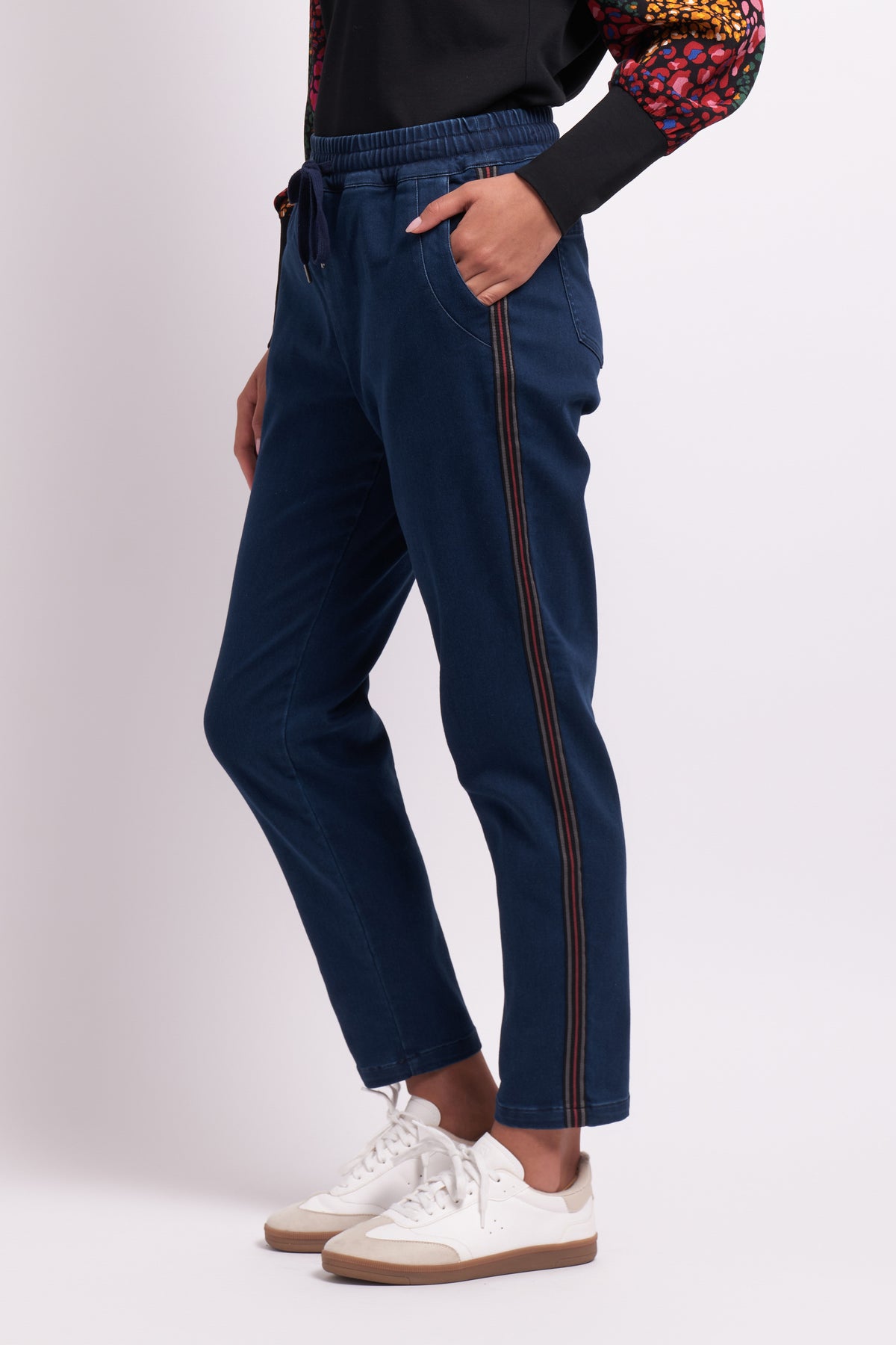 JOG ALONG JEANS Dark Wash