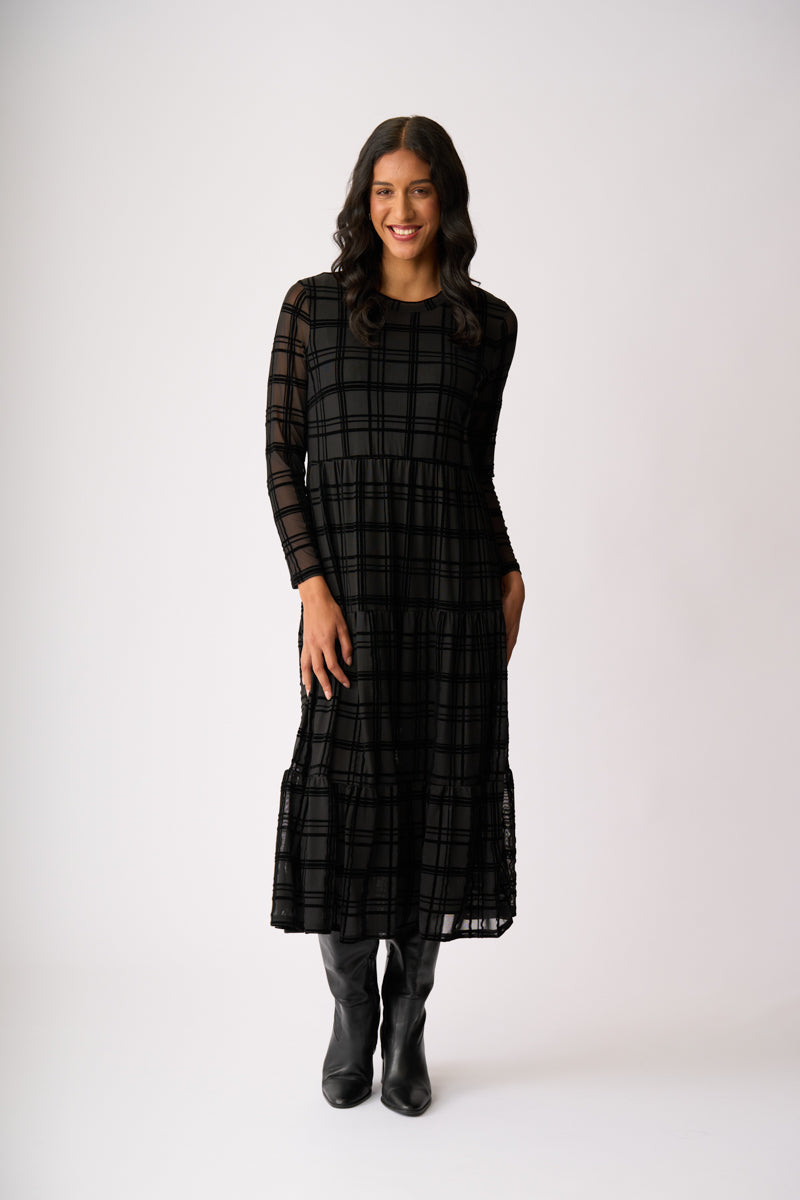 LONG SLEEVE, TIERED HEM DRESS Black Check