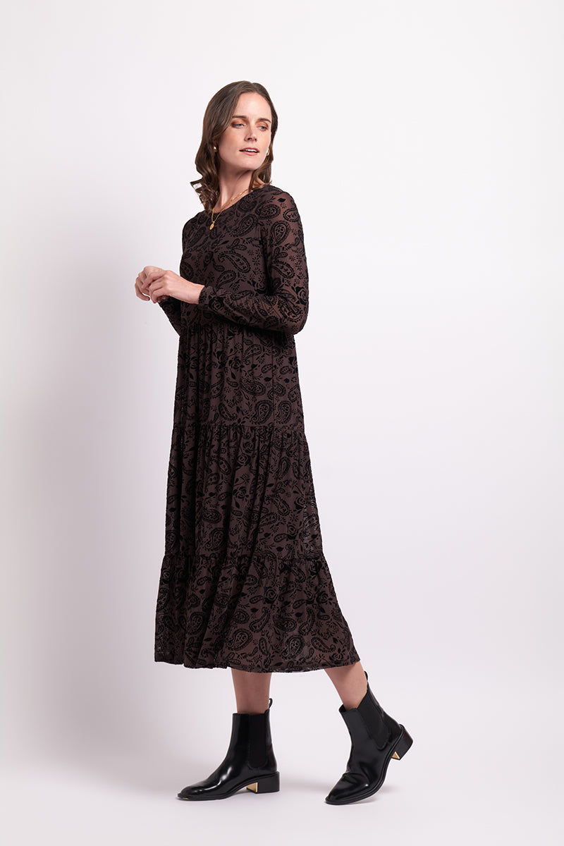 Long Sleeve Tiered Hem Dress in Chocolate Paisley