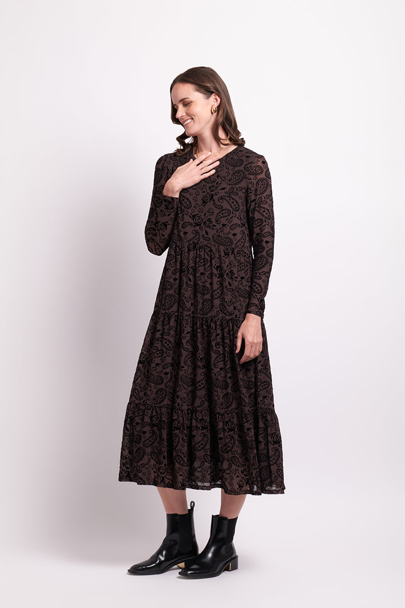 Long Sleeve Tiered Hem Dress in Chocolate Paisley