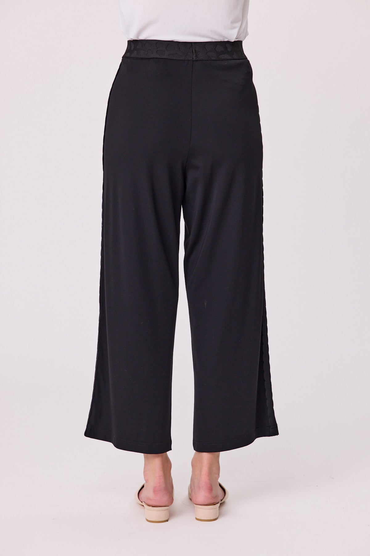 Donna Side Trim 7/8 Palazzo Pant in Black